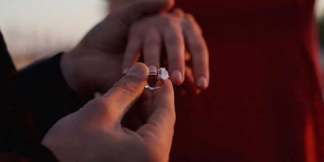 Watch This Bicyclist Straight-Up Ruin This Marriage Proposal